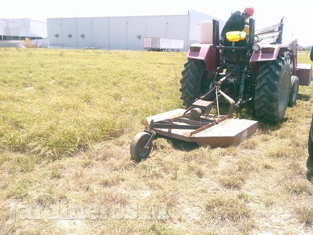 Chapoleo con tractor agricola