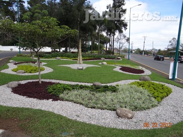 Urbanismo Jardinería en Camellones